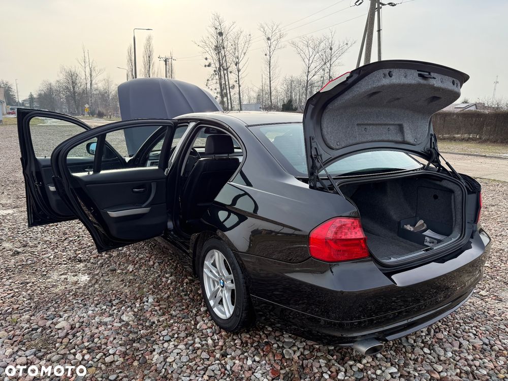 BMW Seria 3 318d DPF Edition Exclusive - 23