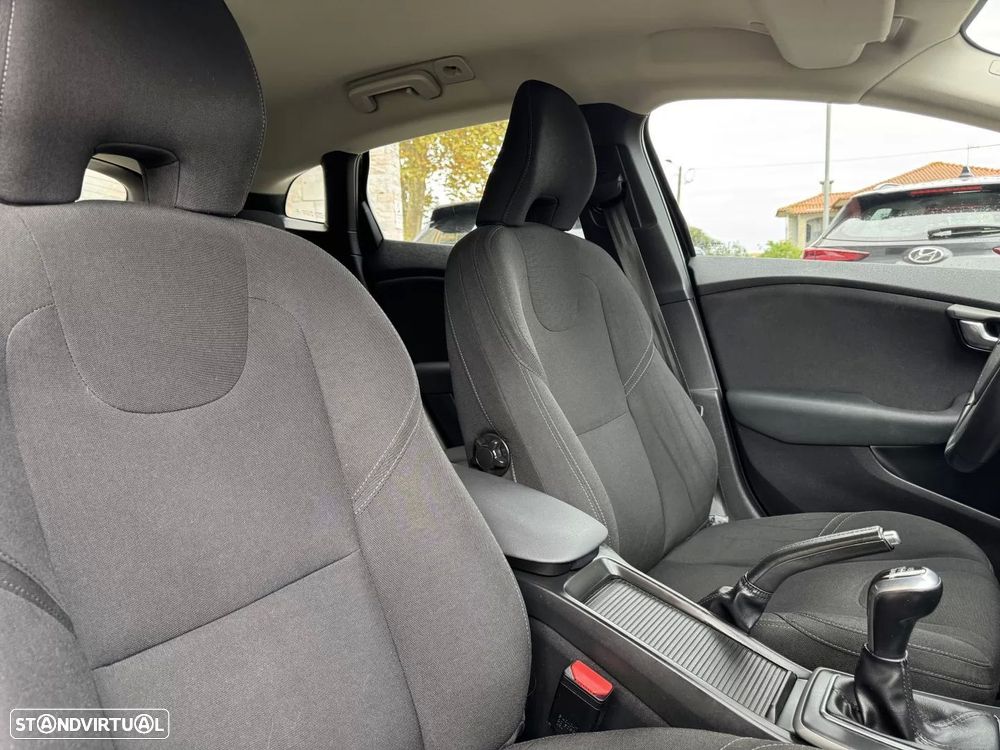 Volvo V40 2.0 D2 Momentum - 16