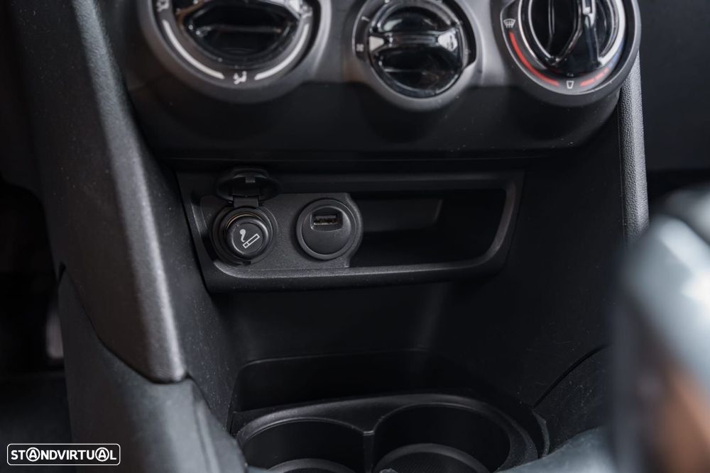 Peugeot 208 1.2 PureTech Signature - 40