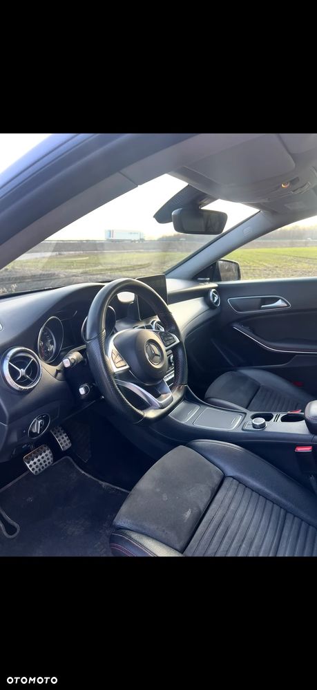 Mercedes-Benz CLA 220 4-Matic AMG Line - 12