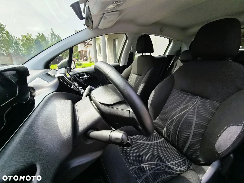 Peugeot 208 - 10