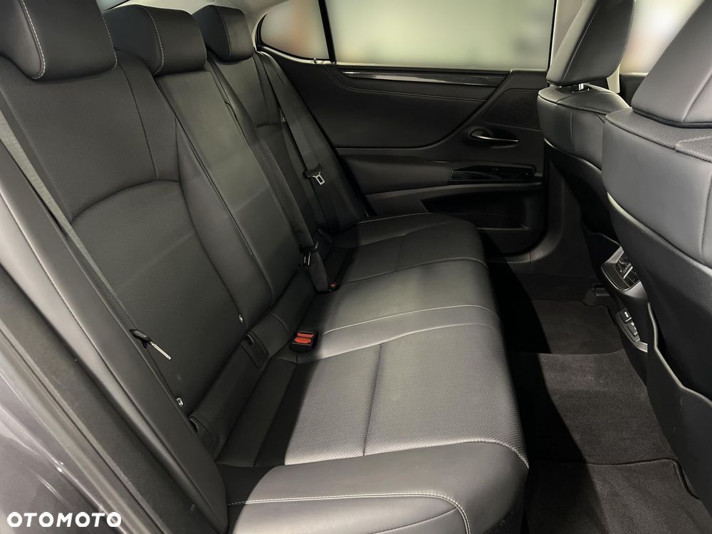 Lexus ES 300h Business Edition - 13
