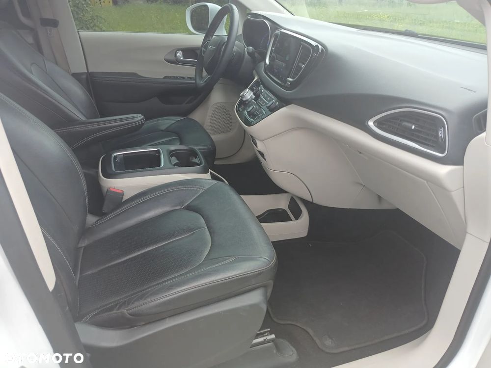 Chrysler Pacifica - 31