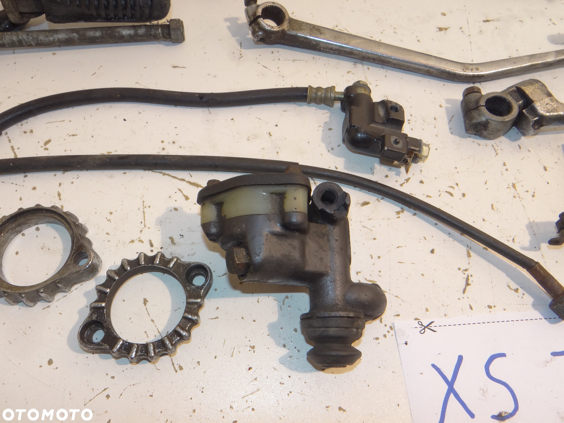 Yamaha XS 750 wahacz dźwignia hamulca zmiany biegów kopniak podnóżki zacisk pompa hamulca ośka koła Y1247 - 13