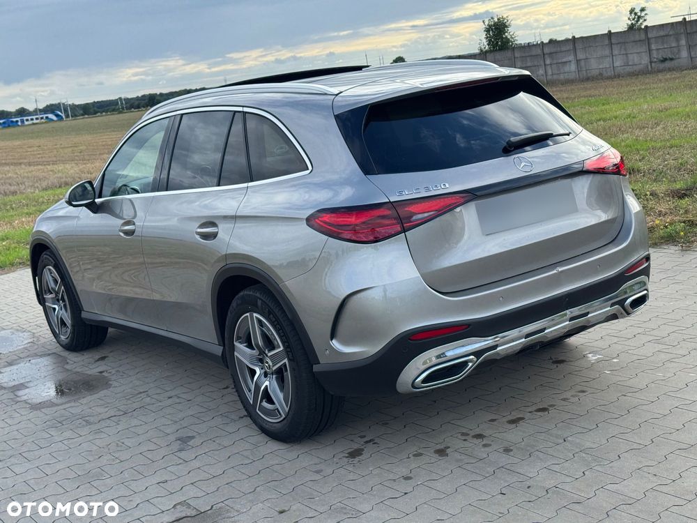 Mercedes-Benz GLC 300 4Matic 9G-TRONIC AMG Line Plus - 17