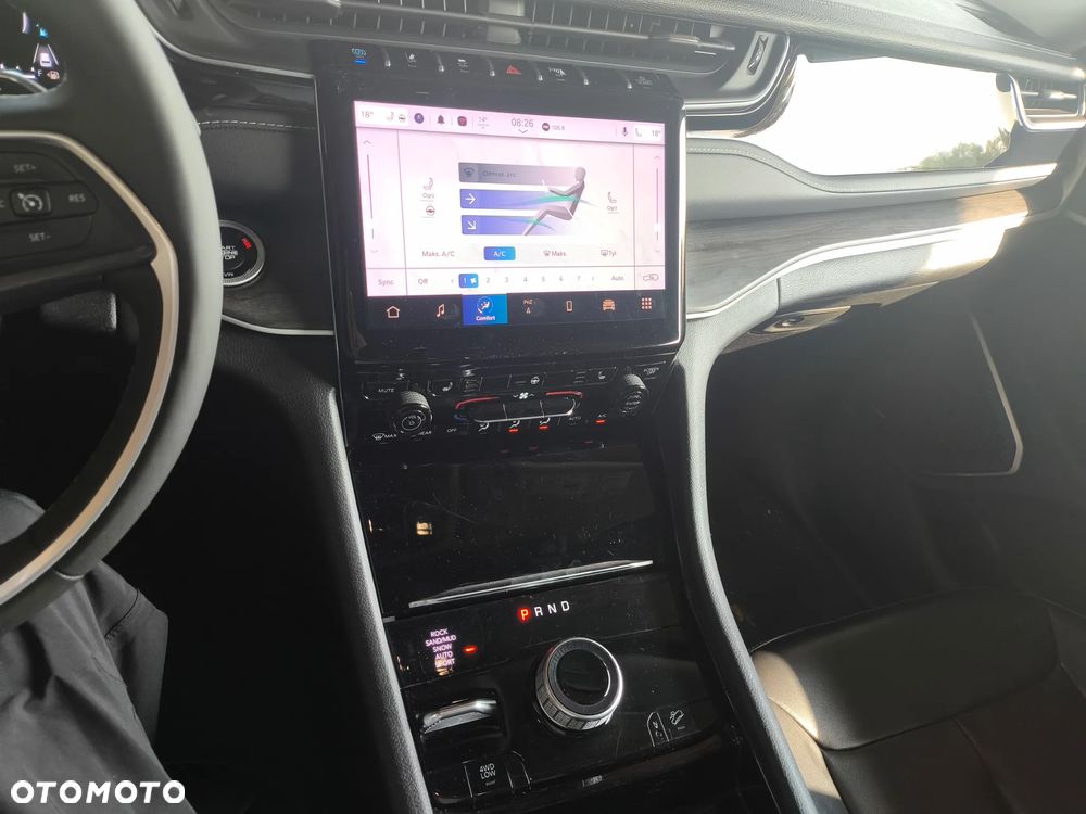 Jeep Grand Cherokee - 11