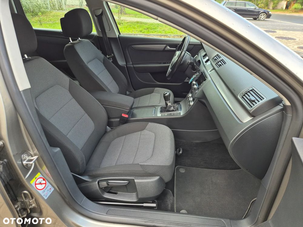 Volkswagen Passat 1.6 TDI Comfortline - 25