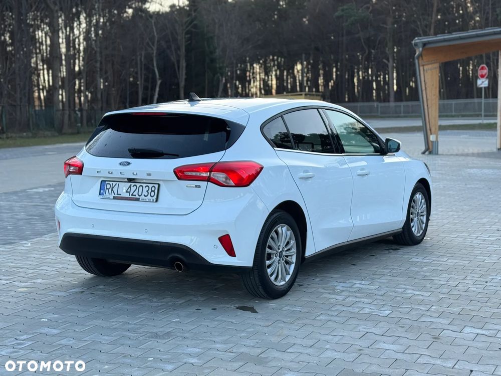 Ford Focus 1.0 EcoBoost Hybrid TITANIUM - 4