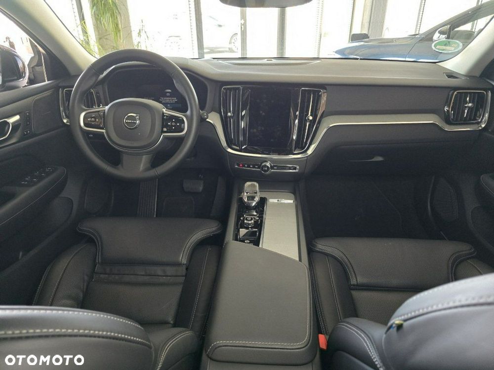 Volvo V60 B4 B DKG Plus Dark - 16