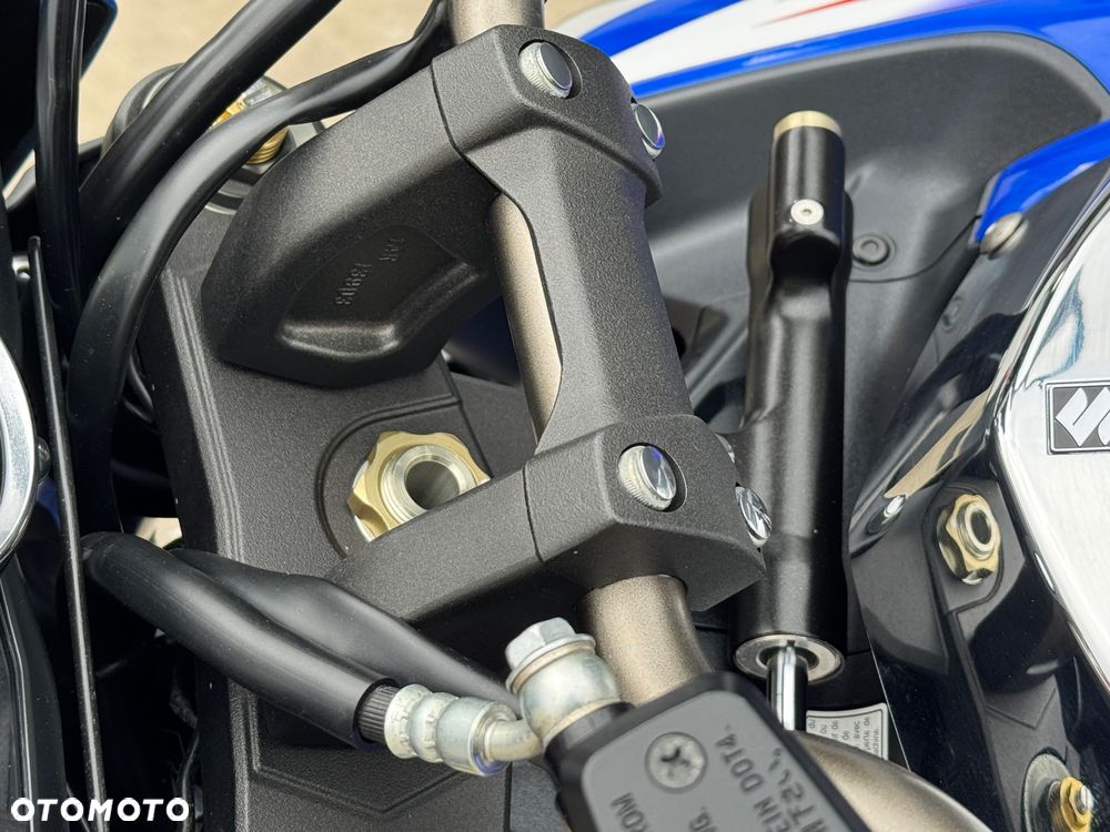 Suzuki GSX - 37