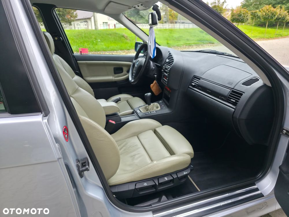 BMW Seria 3 320i - 17