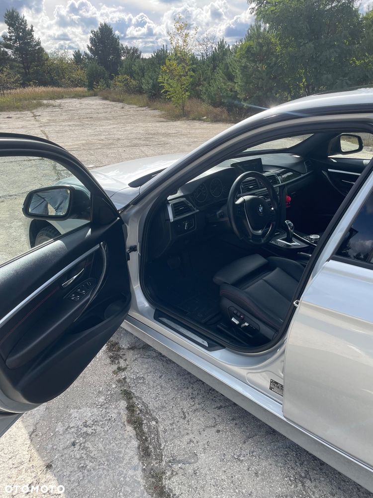 BMW Seria 3 328i xDrive Sport Line - 15