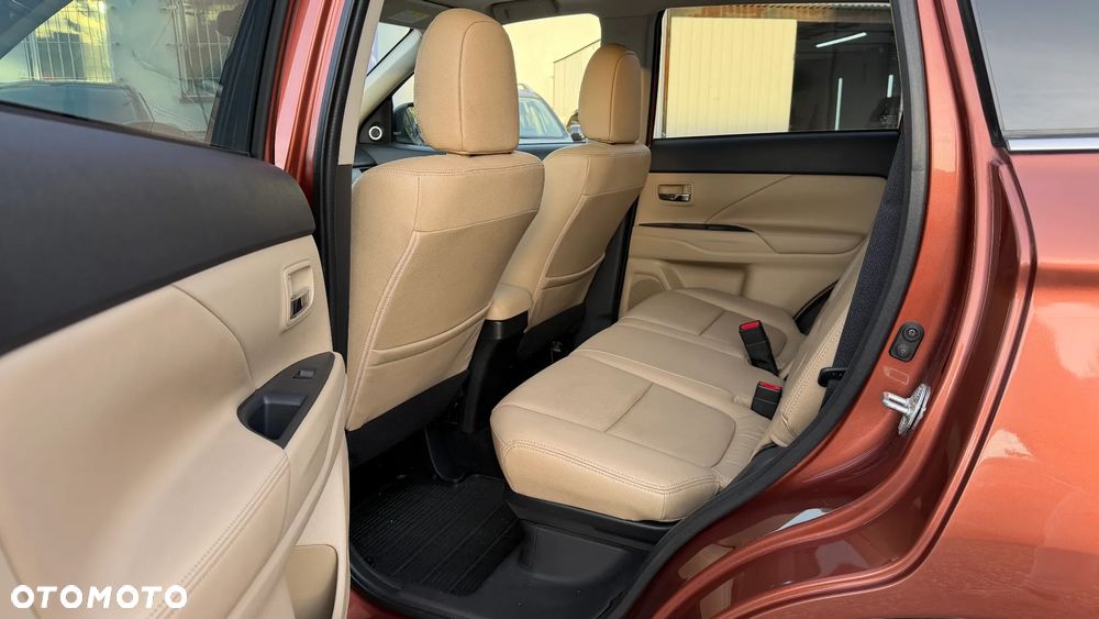 Mitsubishi Outlander 2.2 DI-D 4WD Instyle - 35