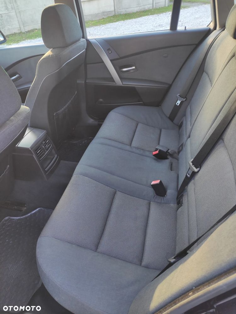 BMW Seria 5 525i Touring - 10