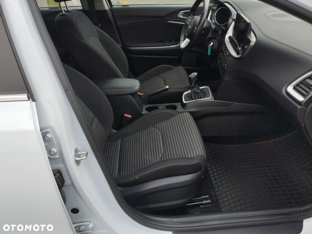 Kia Ceed 1.5 T-GDI M - 22