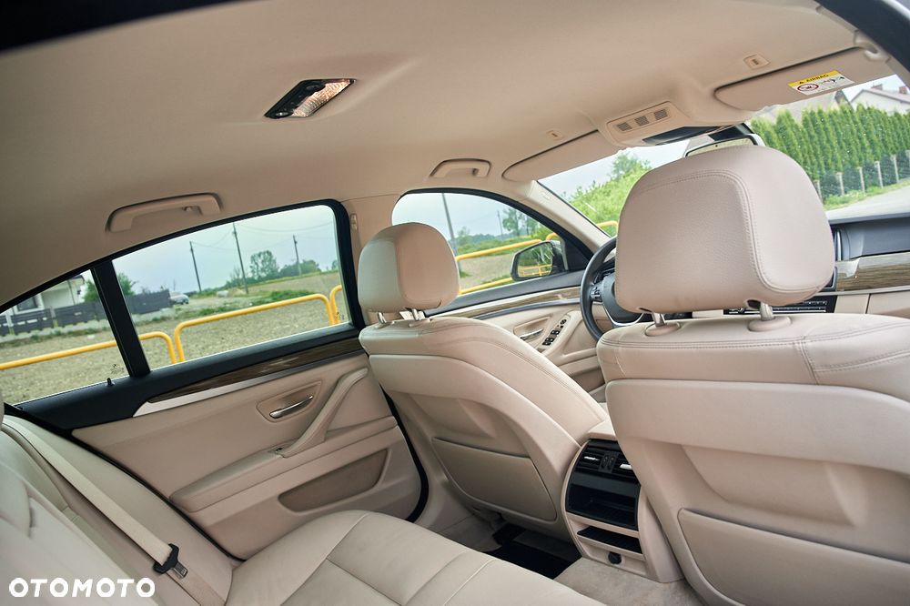 BMW Seria 5 525d xDrive Modern Line - 7