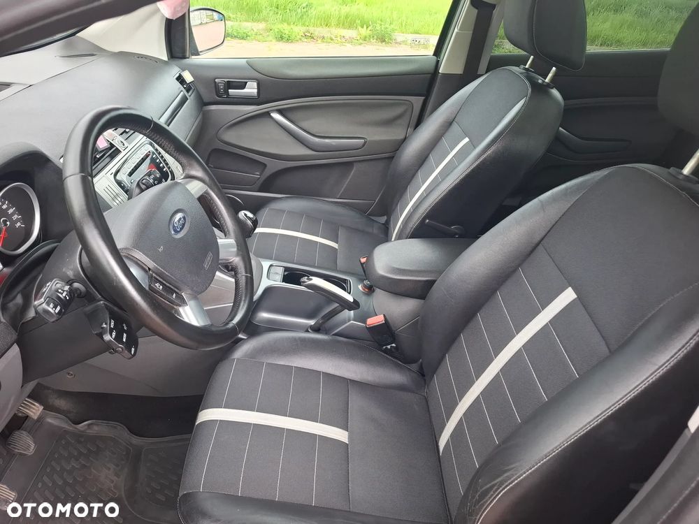 Ford Kuga 2.0 TDCi 4x4 Titanium - 23