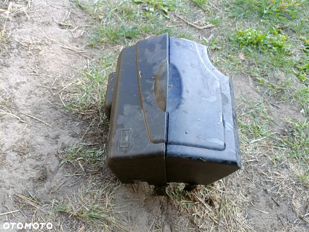 Peugeot 1007 pokrywa kapa akumulatora