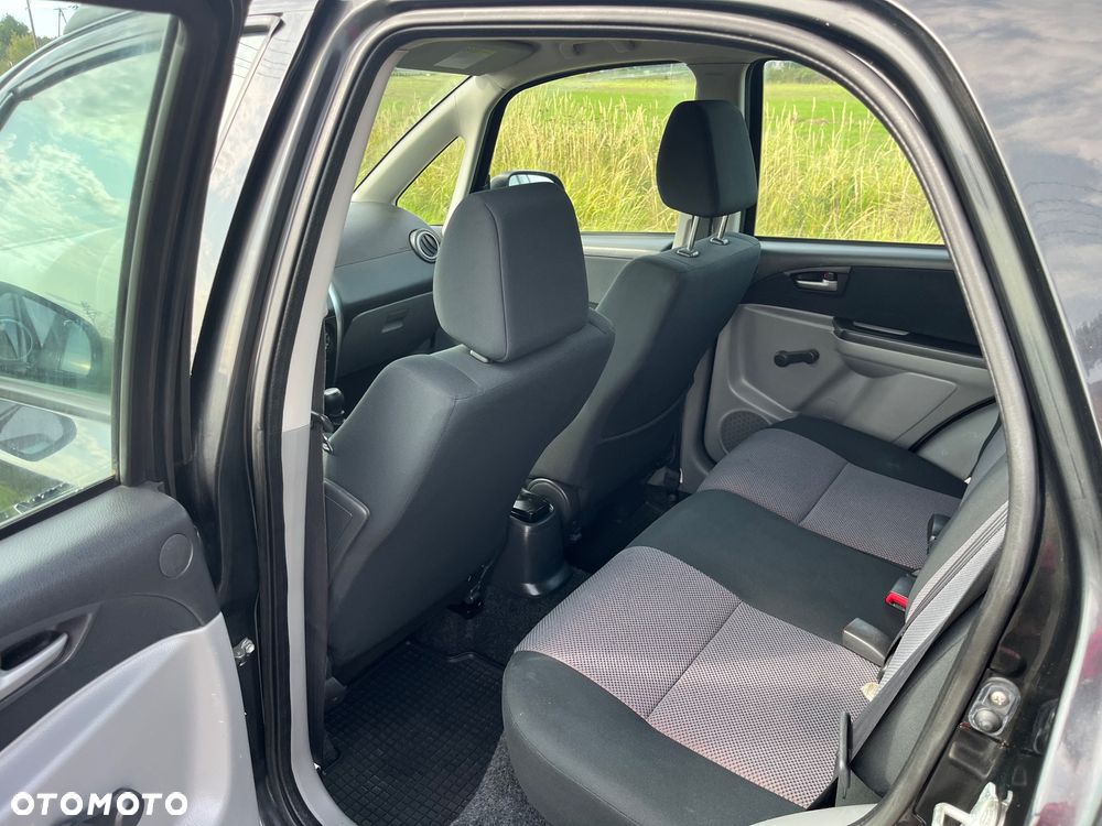 Suzuki SX4 - 32