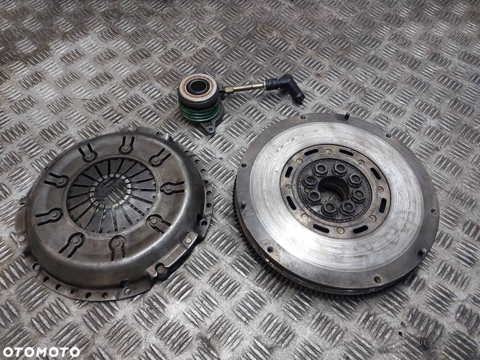KOŁO DWUMASOWE + DOCISK + ŁOŻYSKO OPOROWE VOLVO V70 I S70 I 2.5 TDI - 1