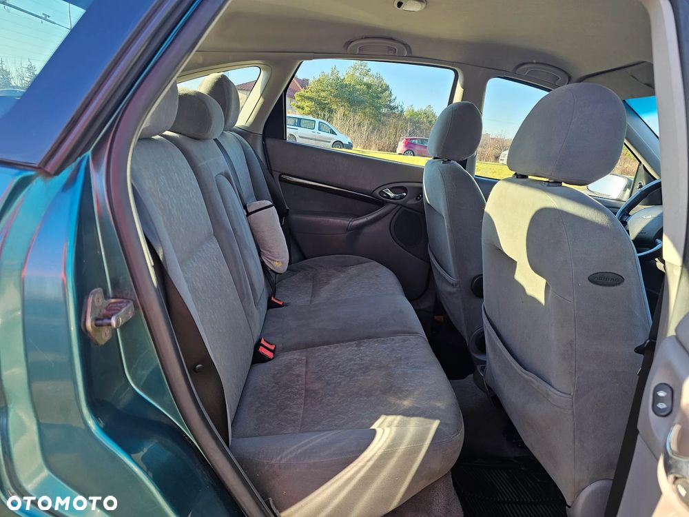 Ford Focus 1.6 Ambiente - 16