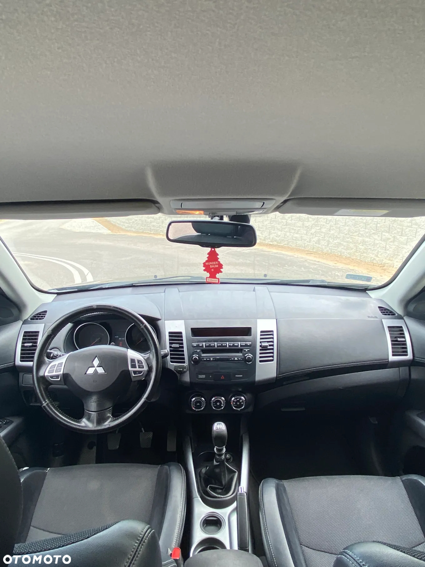 Mitsubishi Outlander - 12