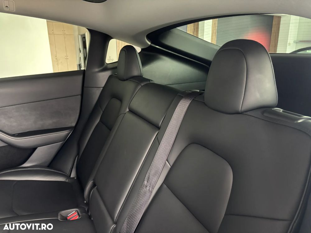 Tesla Model Y Long Range Dual Motor AWD - 16