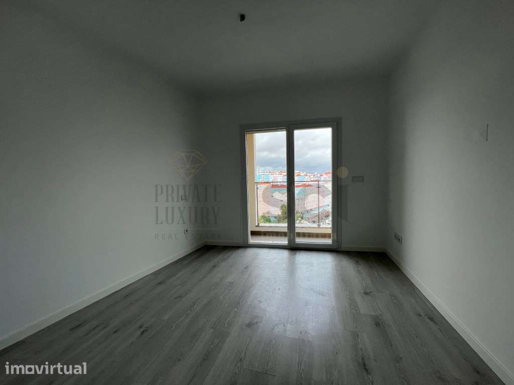 Duplex T3+1 Quinta da Fábrica Parqueamento e Varandas - Grande imagem: 4/17