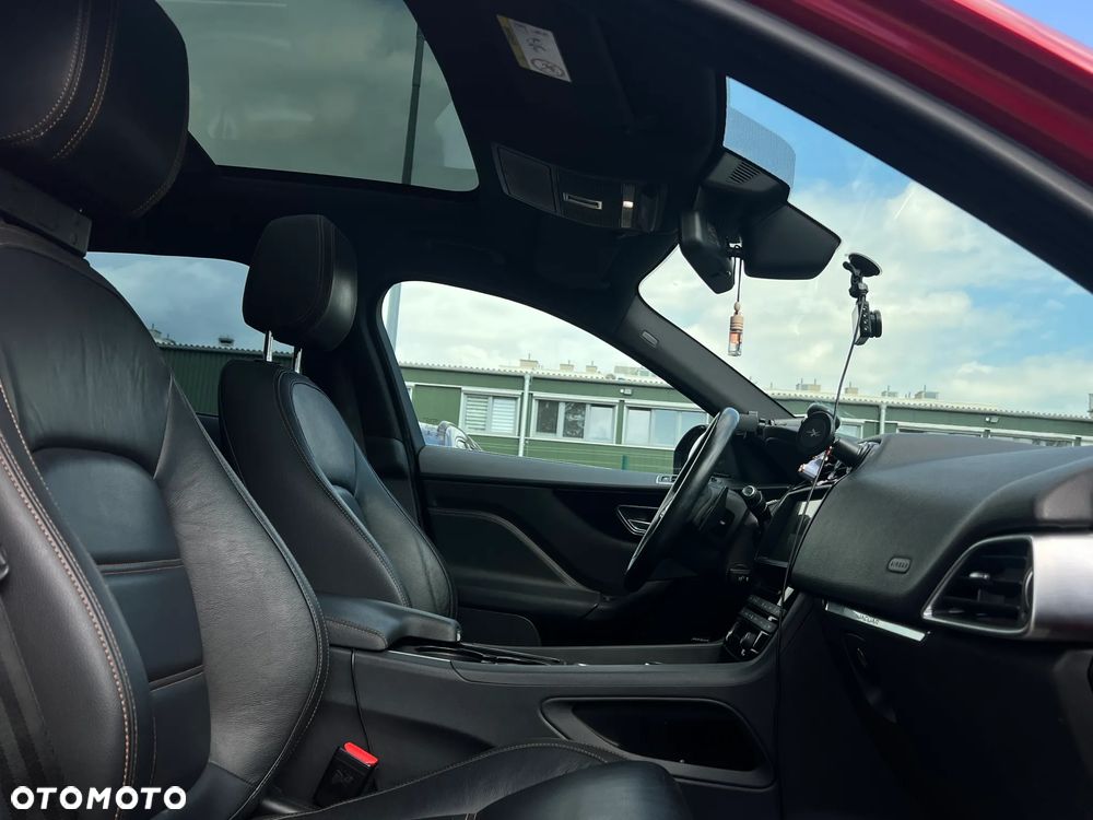 Jaguar F-Pace - 26