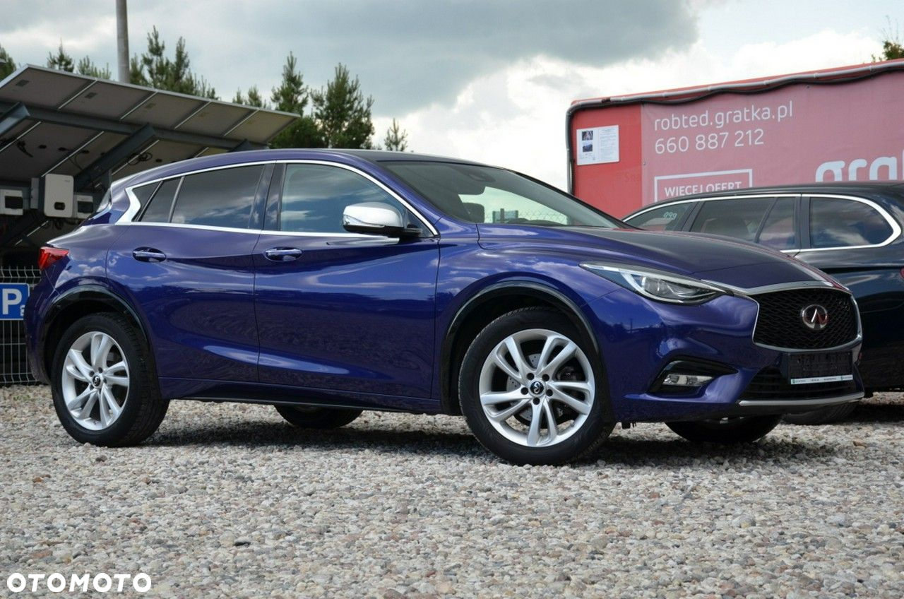 Infiniti Q30 - 33