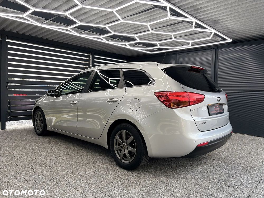 Kia Ceed 1.6 GDI Dream Team Edition - 22