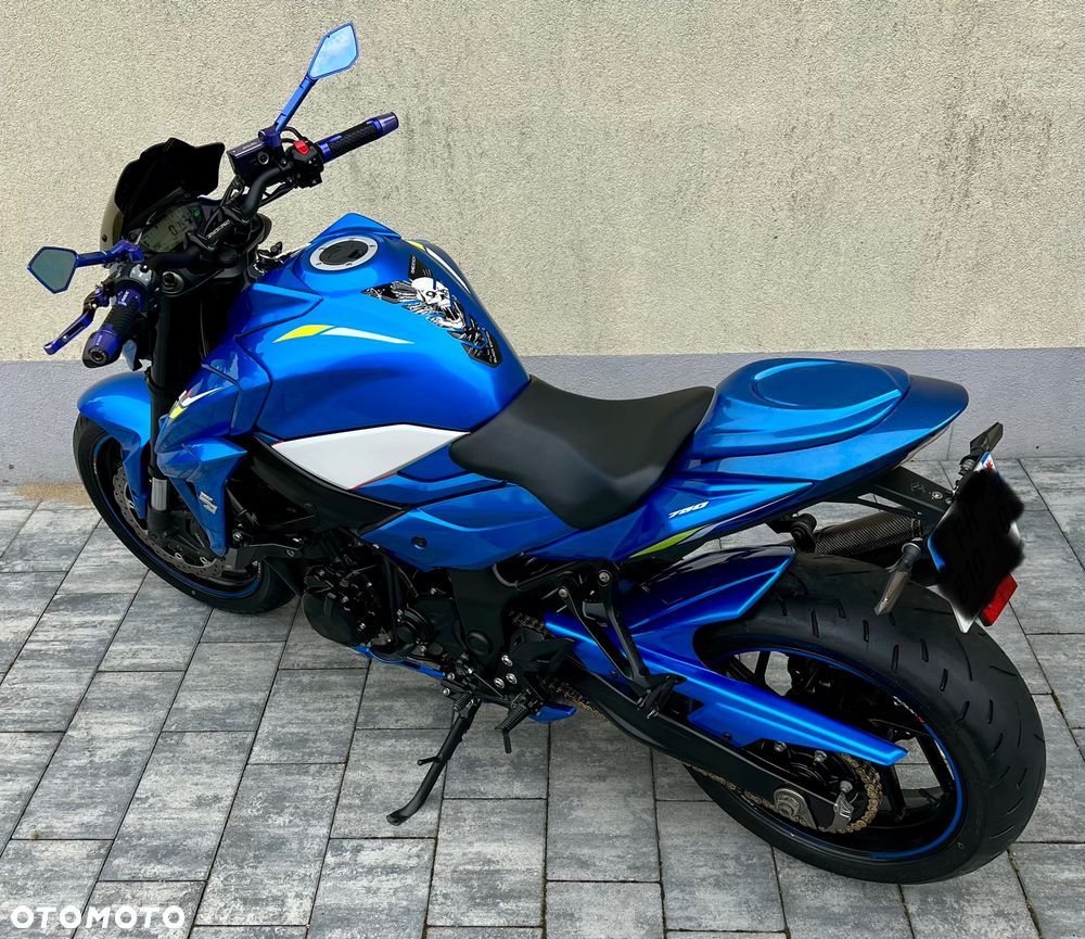 Suzuki GSX - 7