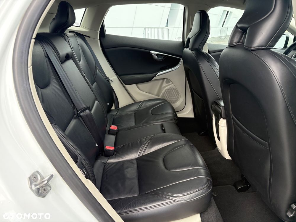 Volvo V40 D2 Summum - 23
