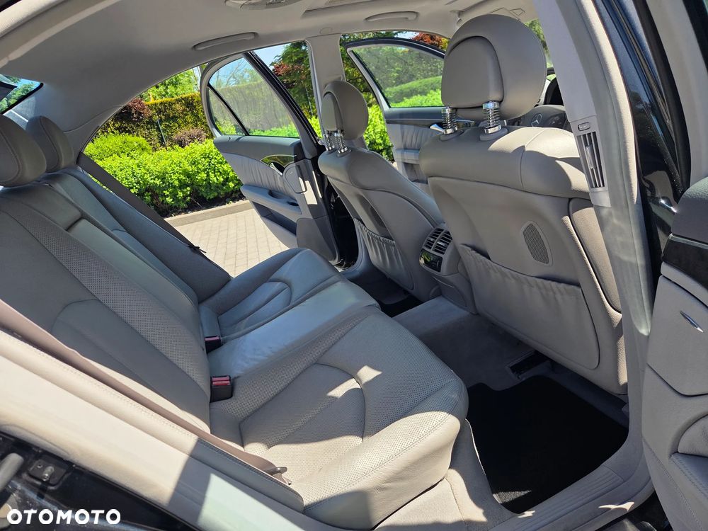 Mercedes-Benz Klasa E 500 4Matic Automatik Avantgarde - 29