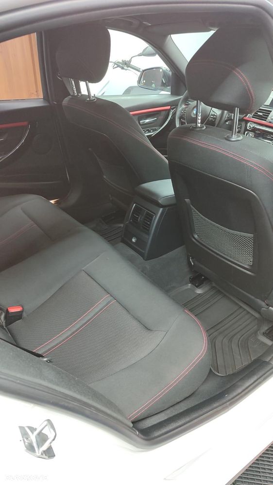 BMW Seria 3 320d Sport Line - 9