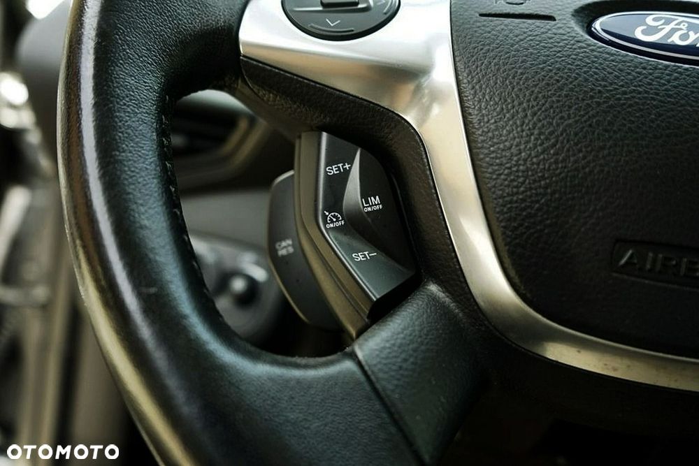 Ford Kuga - 24