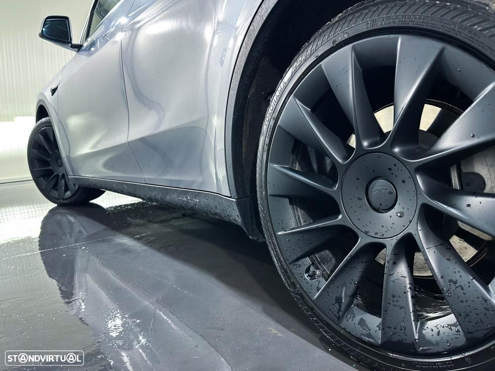 Tesla Model Y Long Range Dual Motor AWD - 8