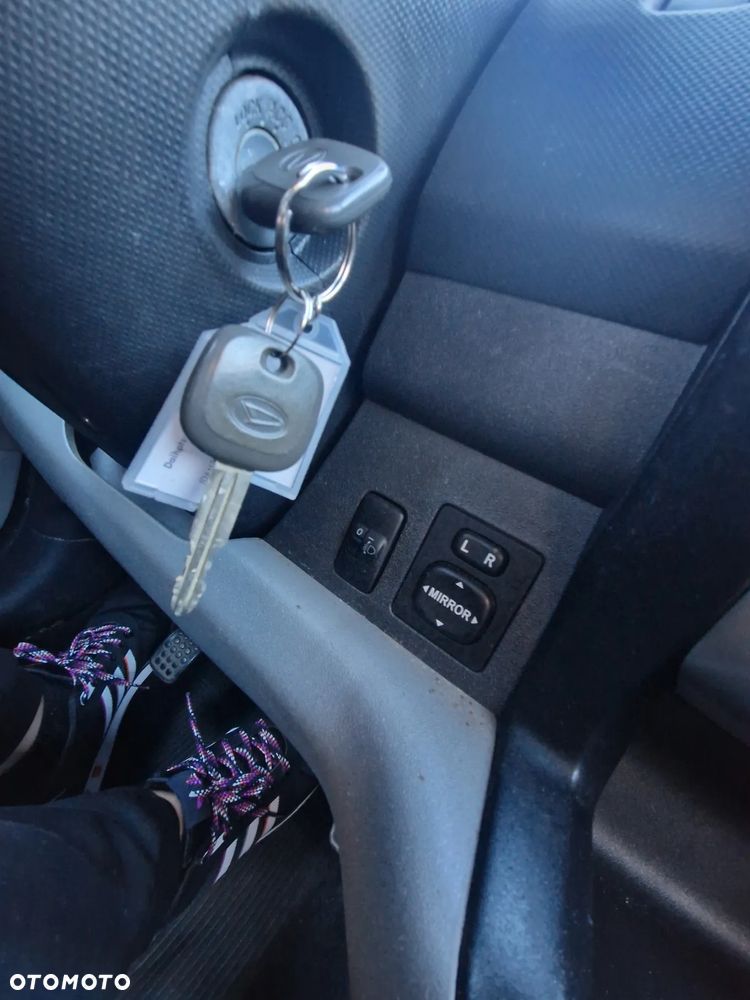 Daihatsu Sirion 1.0 - 4