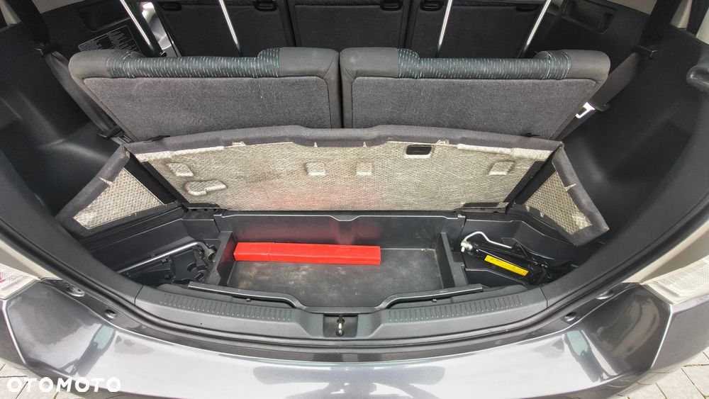 Toyota Verso 1.8 Sol plus NAVI 7os - 15