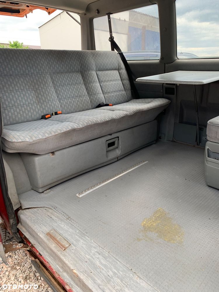 Volkswagen Multivan - 16