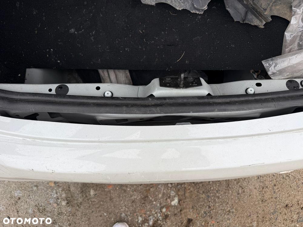 Peugeot 208 1.2 PureTech GPF Signature S&S EAT6 - 8