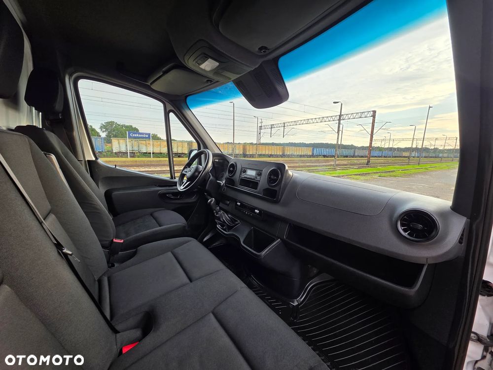 Mercedes-Benz Sprinter - 24
