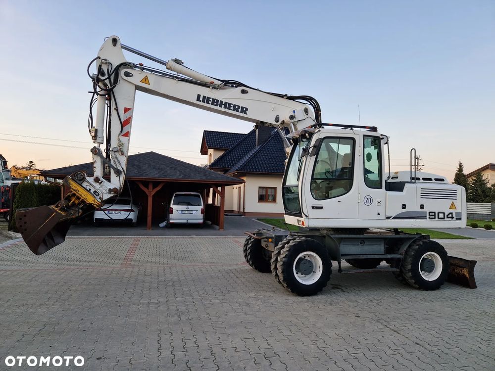 Liebherr A904 - 1