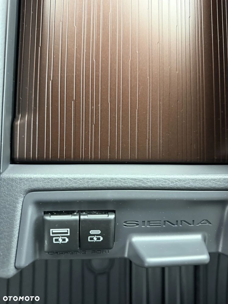 Toyota Sienna - 20