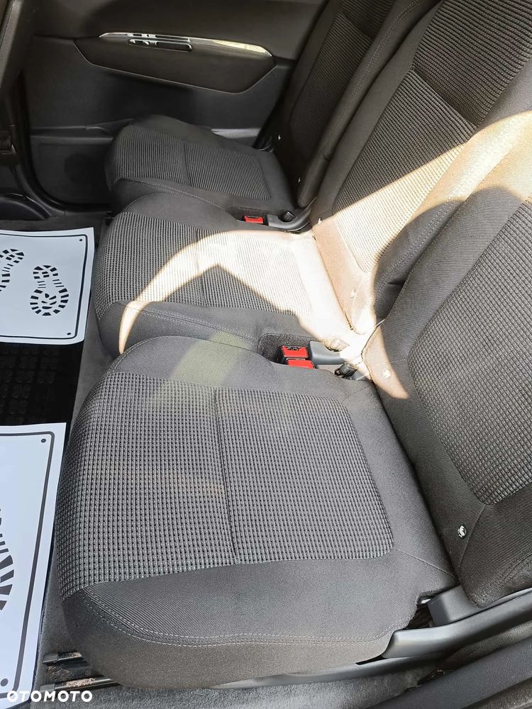 Peugeot 5008 1.6 THP Family 7os - 22