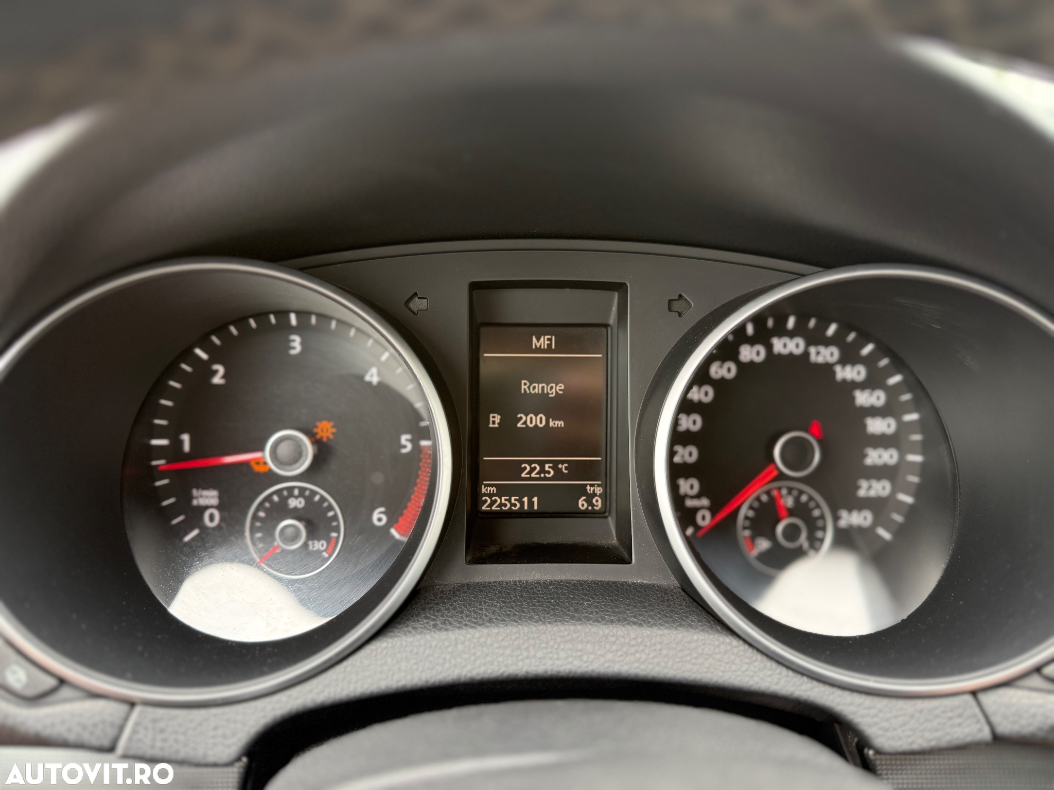 Volkswagen Golf 1.6 TDI BlueMotion Technology Comfortline - 12