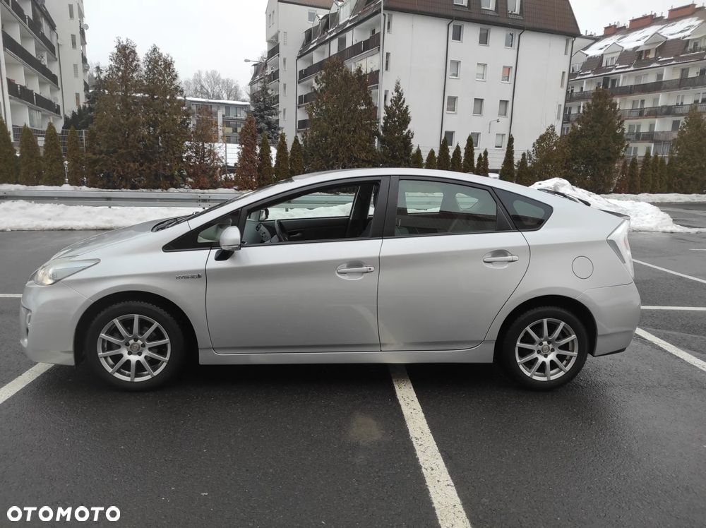 Toyota Prius (Hybrid) Life - 6