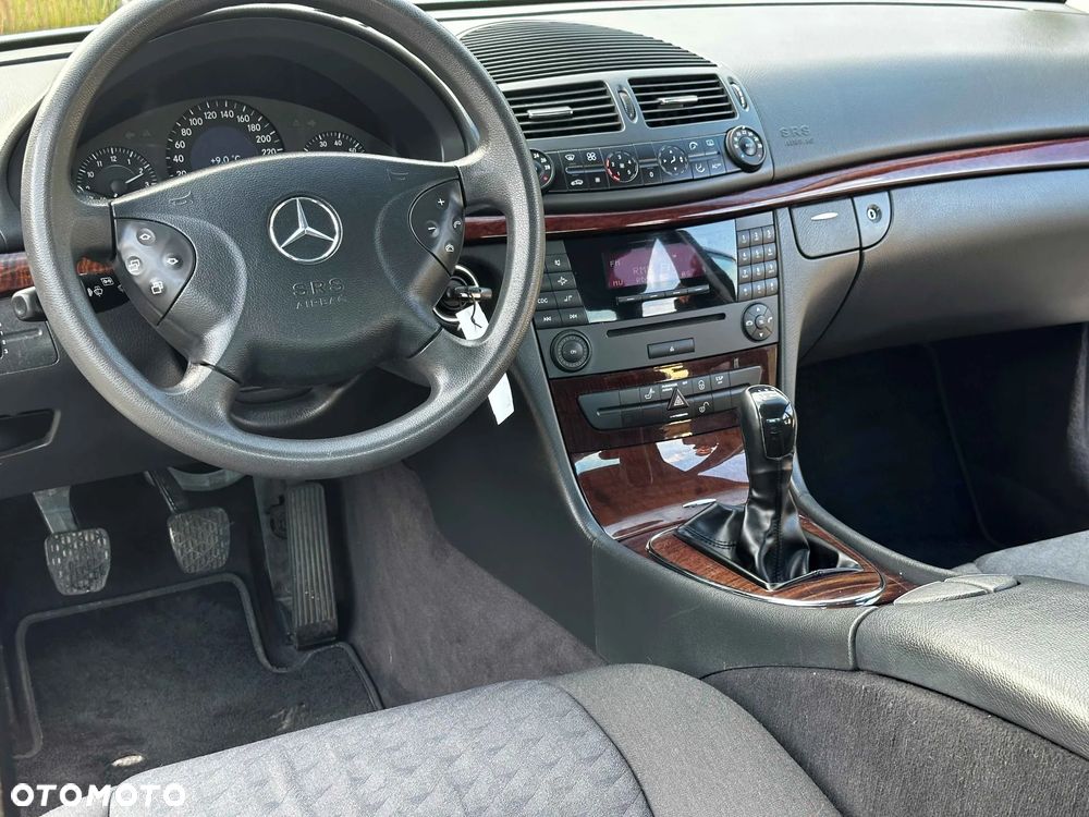 Mercedes-Benz Klasa E 240 Classic - 22