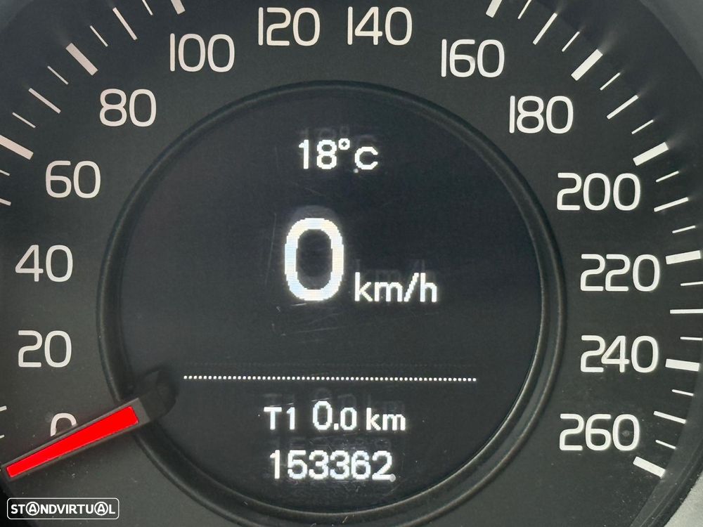 Volvo V40 2.0 D2 Momentum - 3