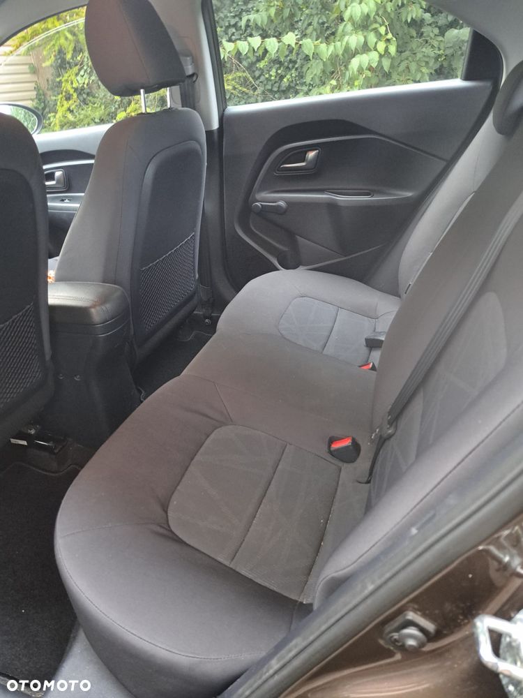 Kia Rio 1.2 L - 10